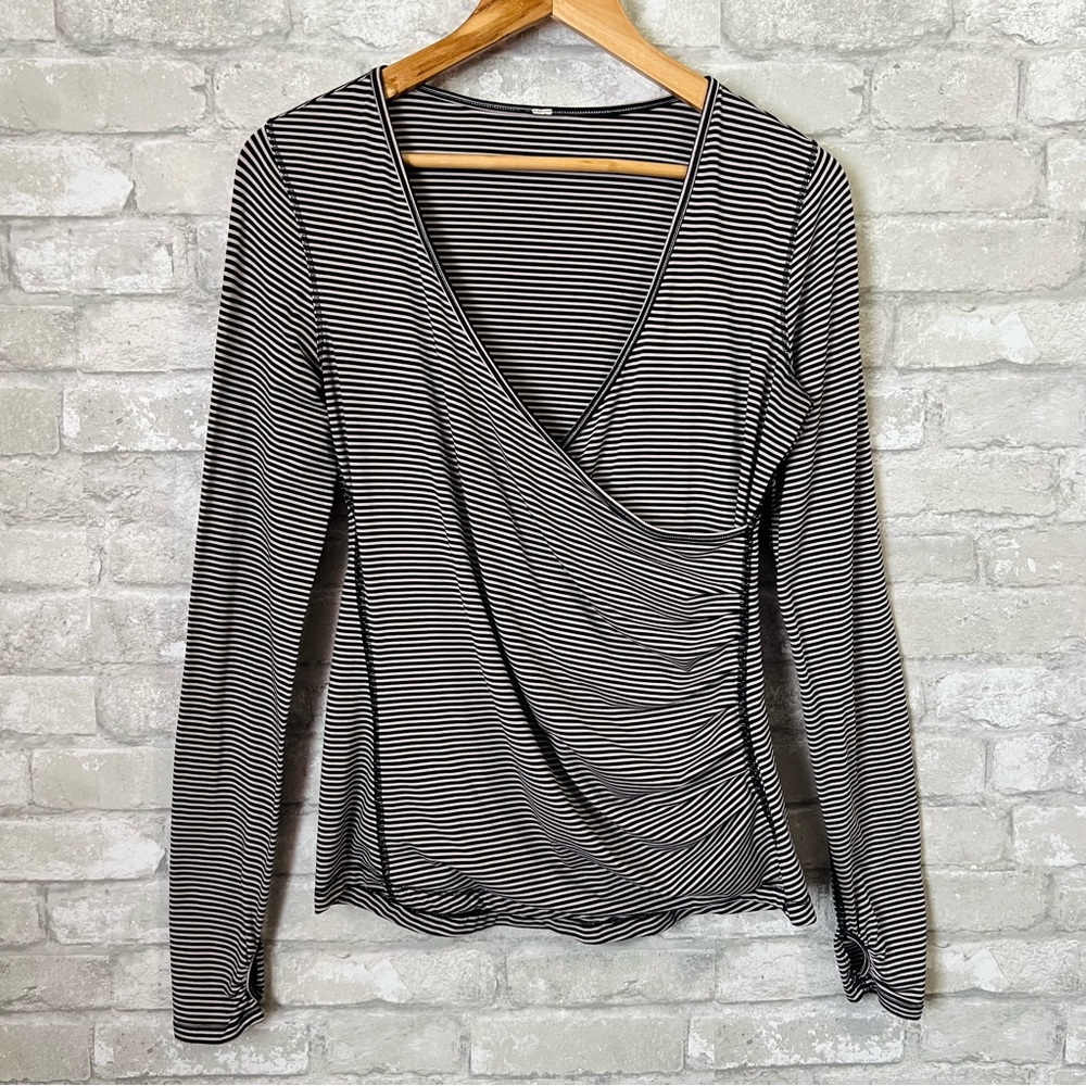 Lululemon Women's Medium The Sunset Salutation Long Sleeve Wrap Top. Black Gray
